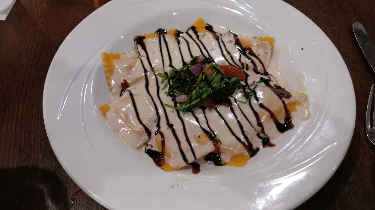 Mediocre food masquerading as froo-froo