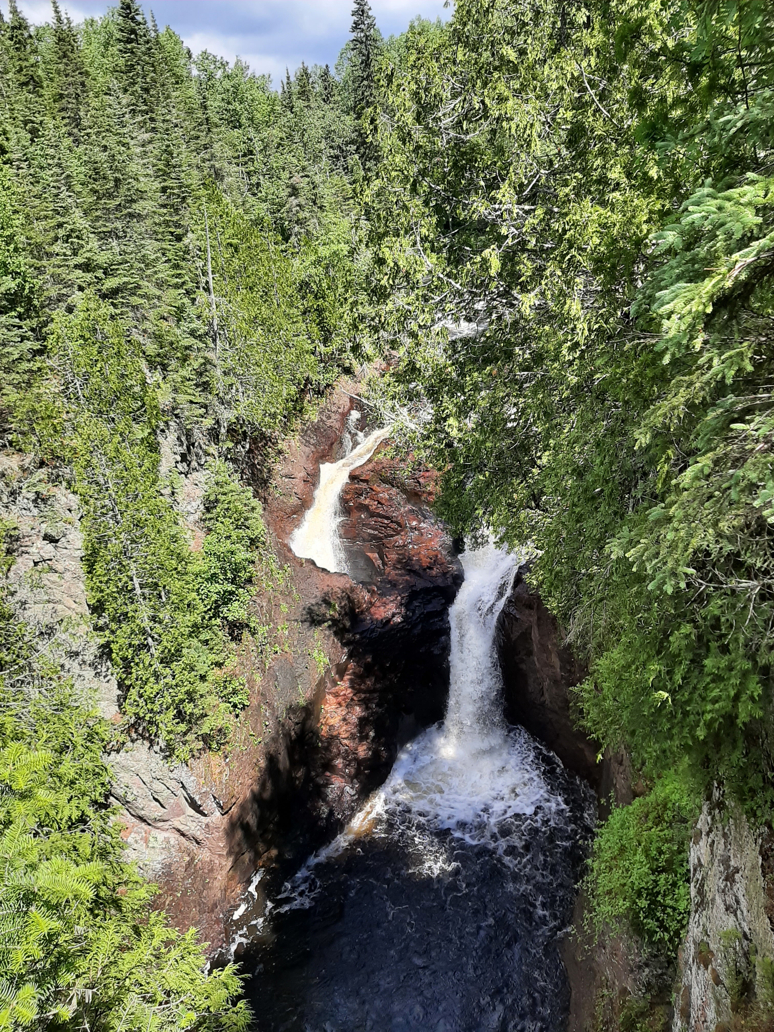 The twin falls of Devil's Kettle. The infamous "kettle" is on the left.